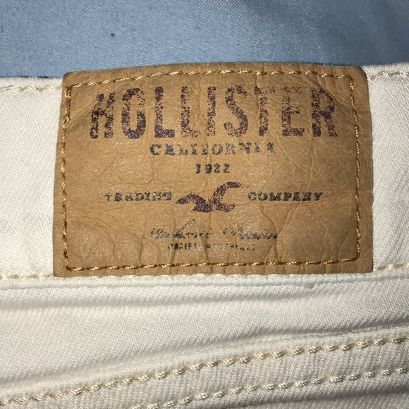 White Hollister shorts - Picture 3 of 5